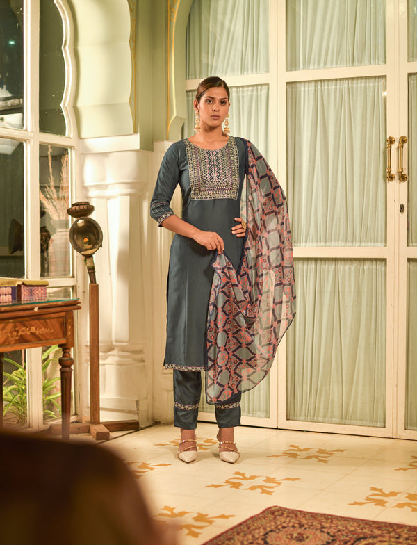 GREY FLORAL YOKE DESIGN A-LINE KURTA WITH TROUSERS WITH DUPPTA