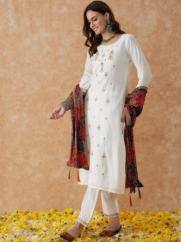 Women Embellished Straight Kurta Set